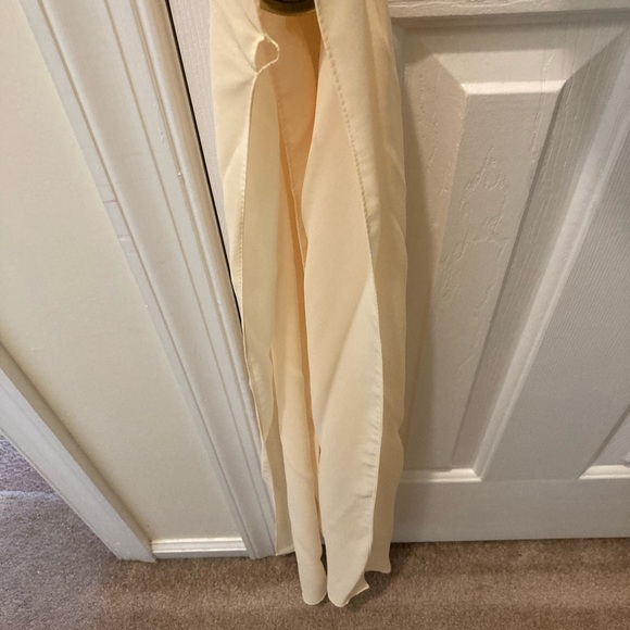 Pale yellow strapless dress in a size 6 - Picture 4 of 6